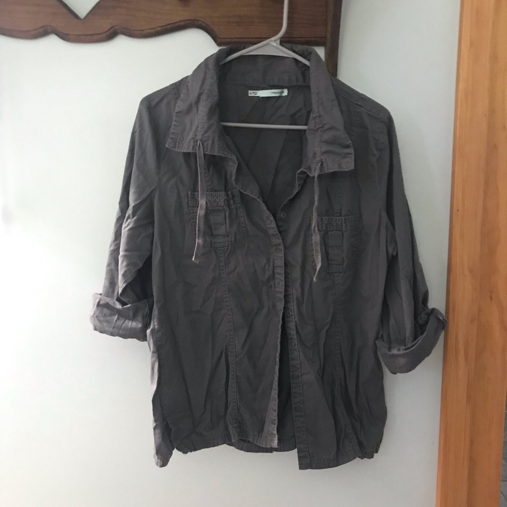 Cute 3/4 sleeve button down top